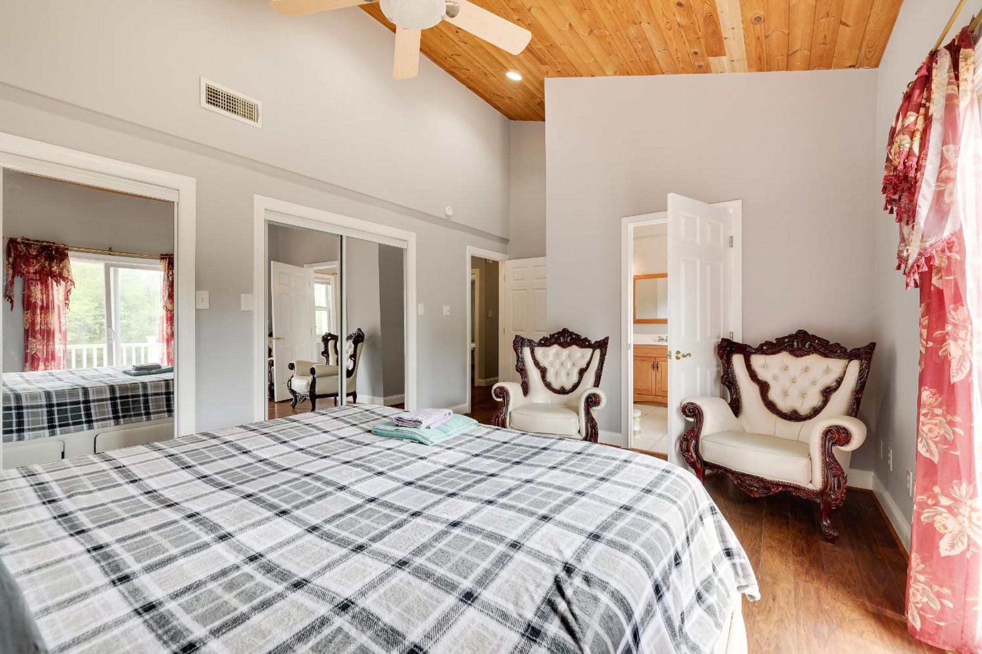 Luxury Front Camelot Pocono Lake