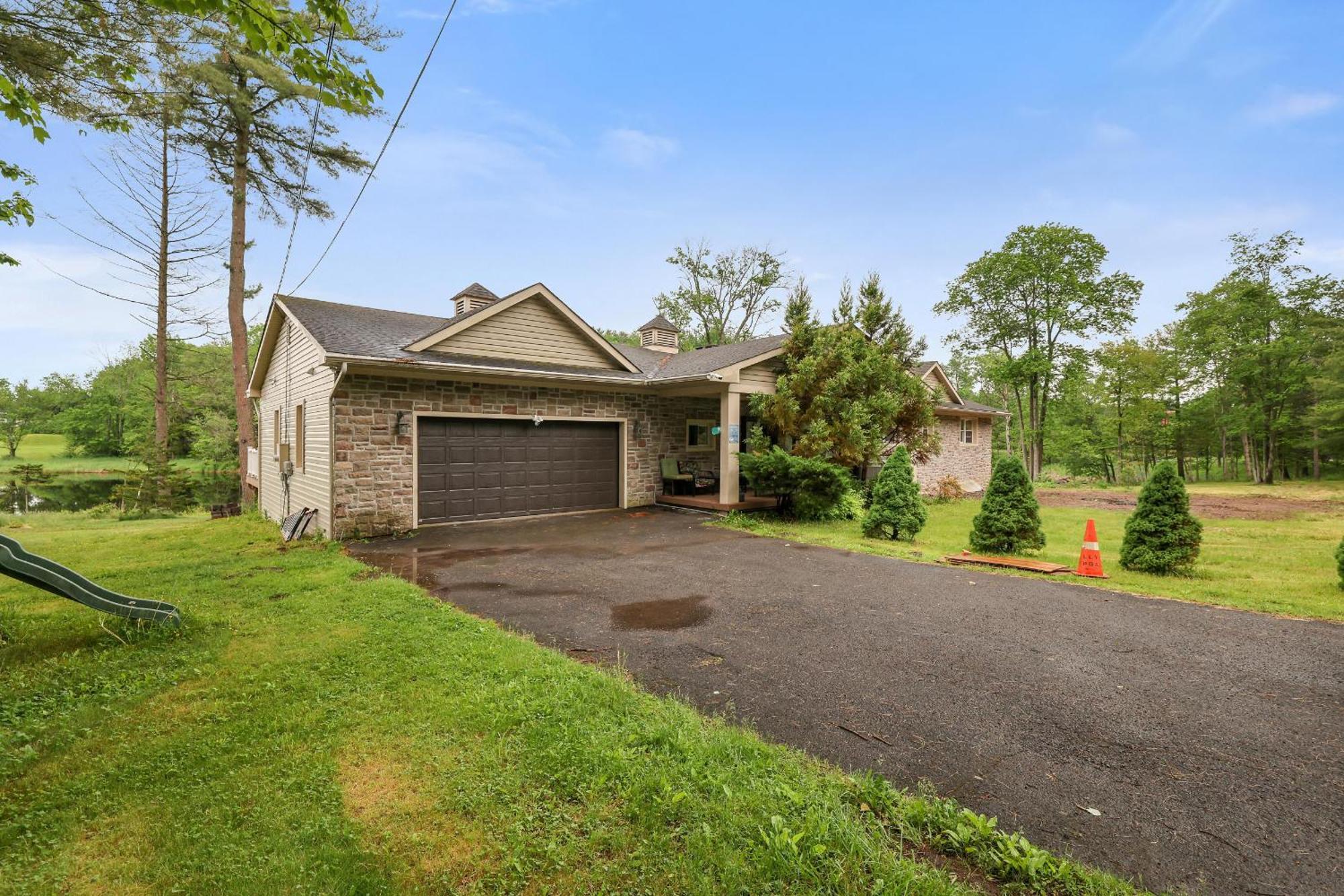 Luxury Front Camelot * Pocono Lake